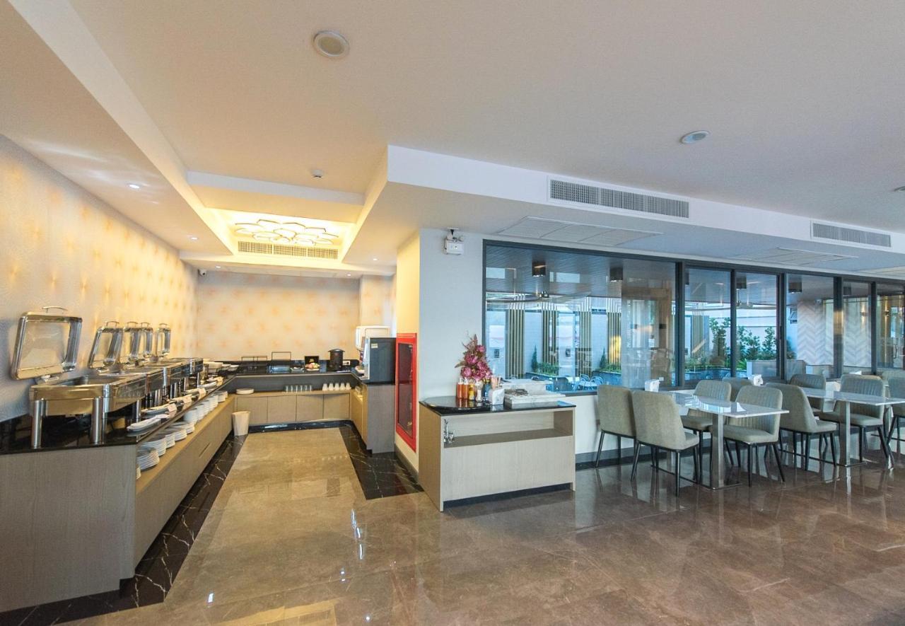 מלון Arista Ubon 4*